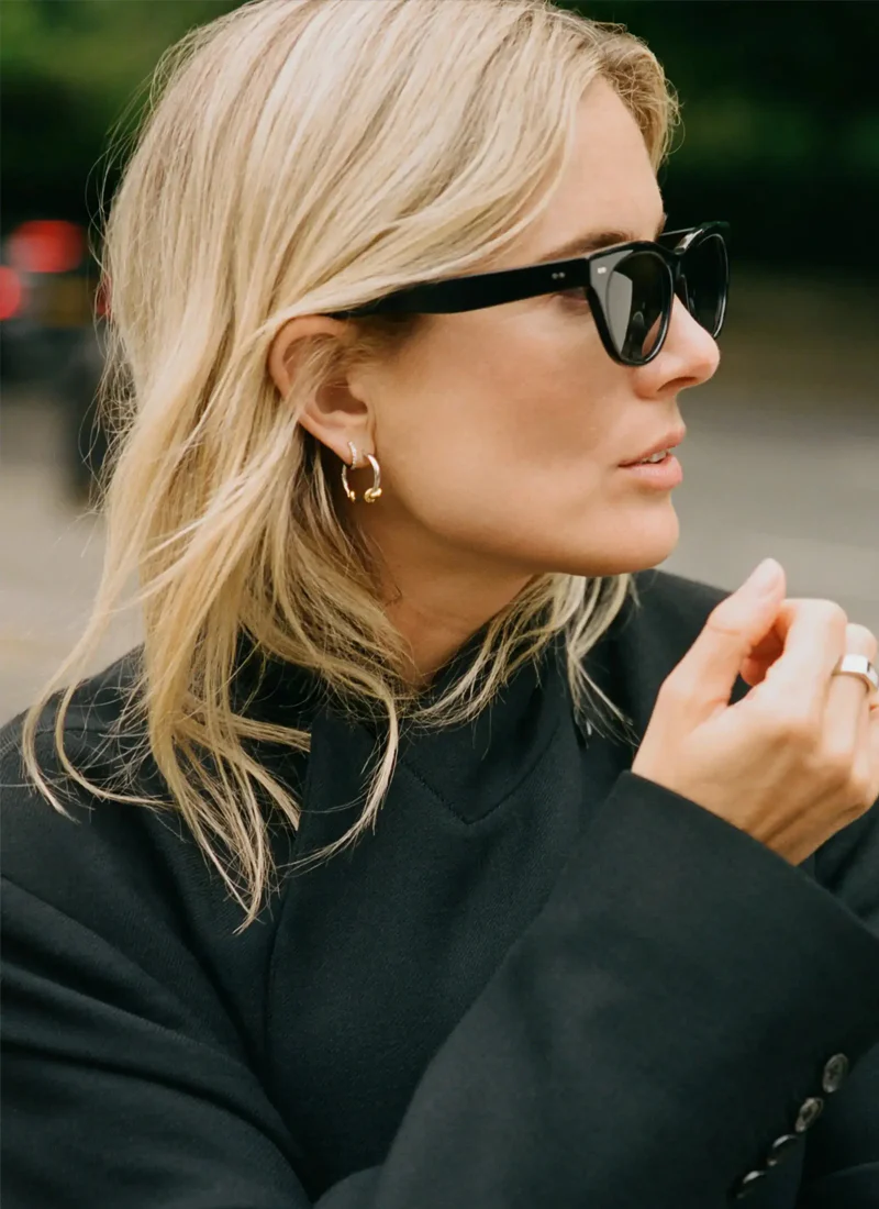 Lucy Williams Knot Small Hoop Earrings - Image 5